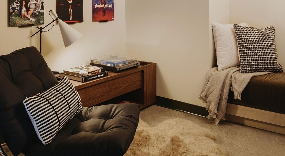 Building Photo - 1529 N Fremont St