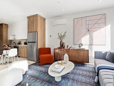 Building Photo - 87 Oxford St