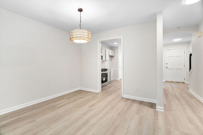 Building Photo - Stylish & Fully Updated 2-Bedroom Townhous...