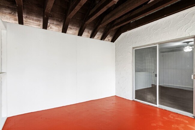 Building Photo - 2744 Briarhurst Dr