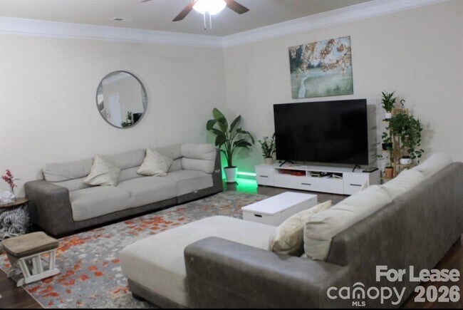 Building Photo - 6125 Kilchurn Dr