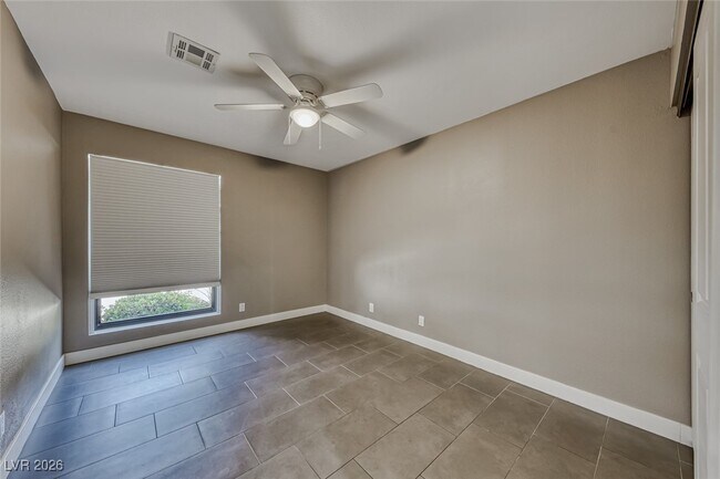 Building Photo - 969 Marigold Ct