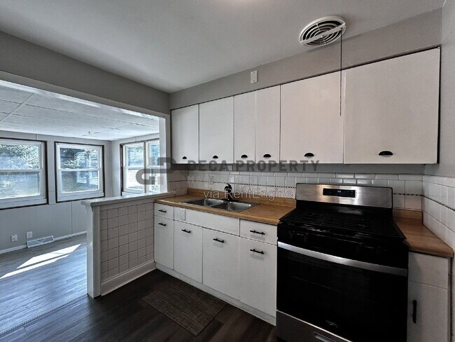 Building Photo - 6108 Eaton Dr