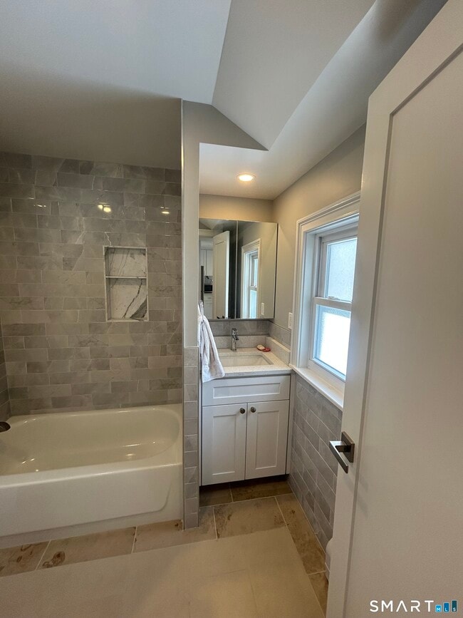 Building Photo - 54 Forest St