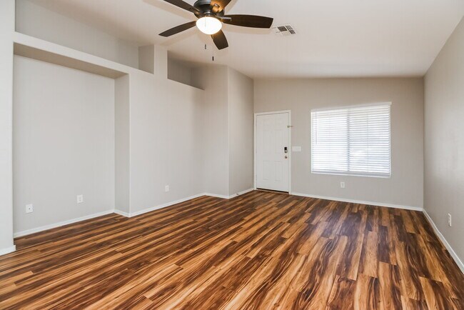 Building Photo - 4883 E Meadow Lark Way