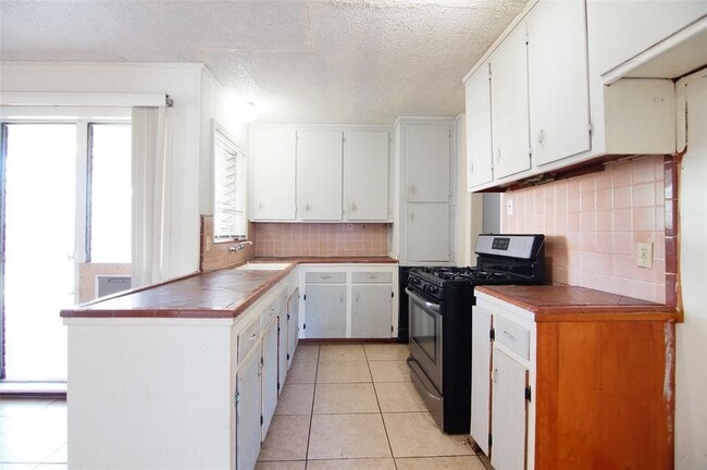 Building Photo - 4048 Newshire Dr