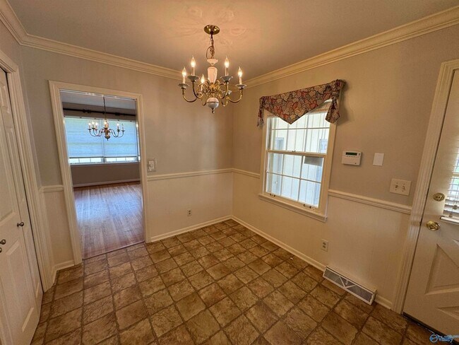 Building Photo - 816 Mira Vista Dr SE