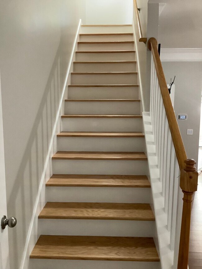 Building Photo - 2 bedrooms - 2 1/2 bath townhome - newly remodeled