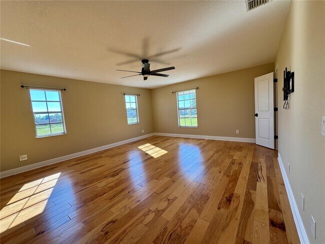 Building Photo - 3233 Hickory Tree Rd