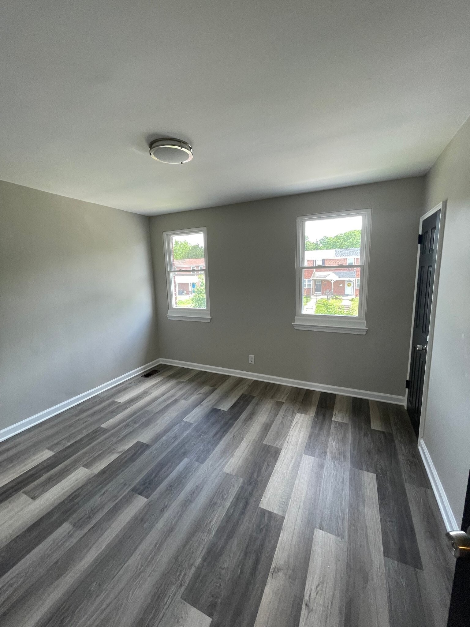 Building Photo - 332 Endsleigh Ave