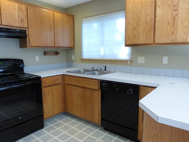 Building Photo - Great Home in SE Portland for Lease !! Pet...