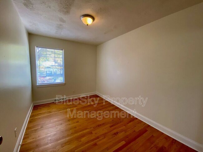 Building Photo - 109 Longwood Dr