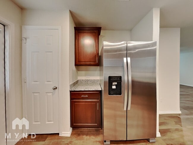Building Photo - 707 Wild Olive Wy