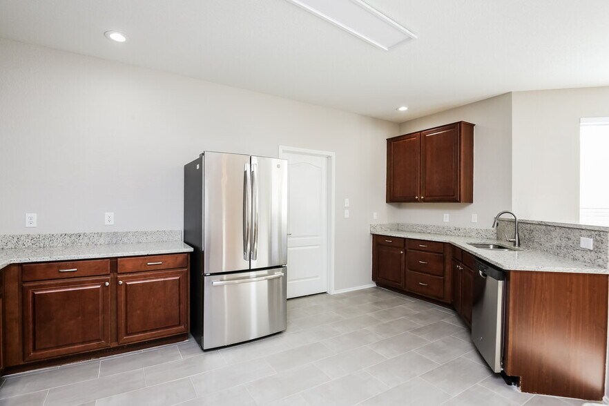 Building Photo - 8409 Star Thistle Dr