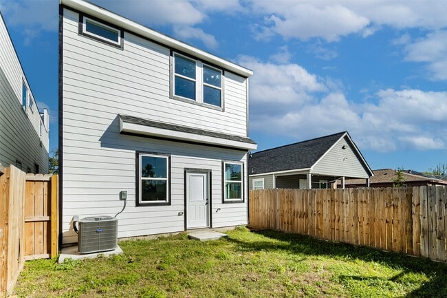 Building Photo - 4008 Bennington St