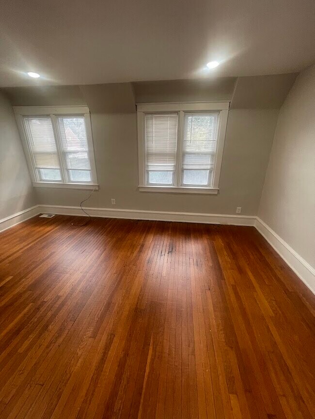 Building Photo - 213 W Baltimore Ave