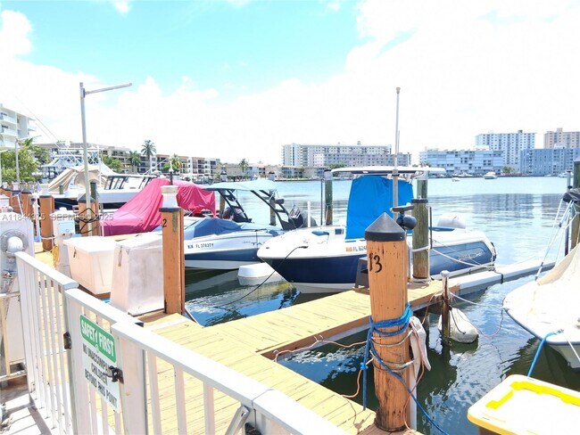 Building Photo - 100 Golden Isles Dr