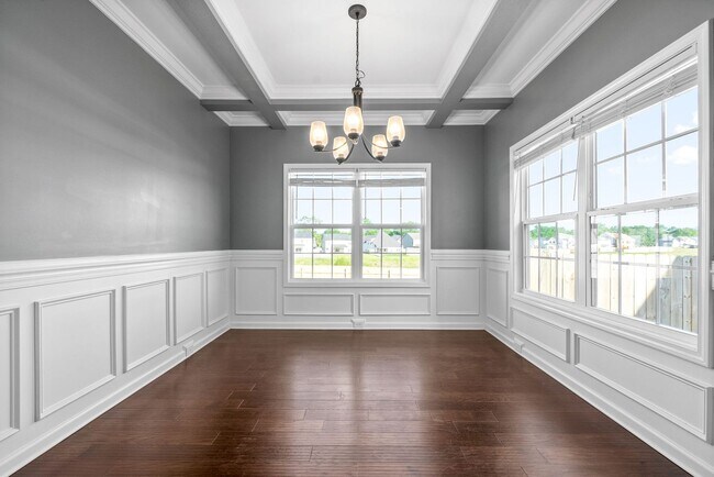 Building Photo - Pet Friendly Four Bedroom with Bonus!