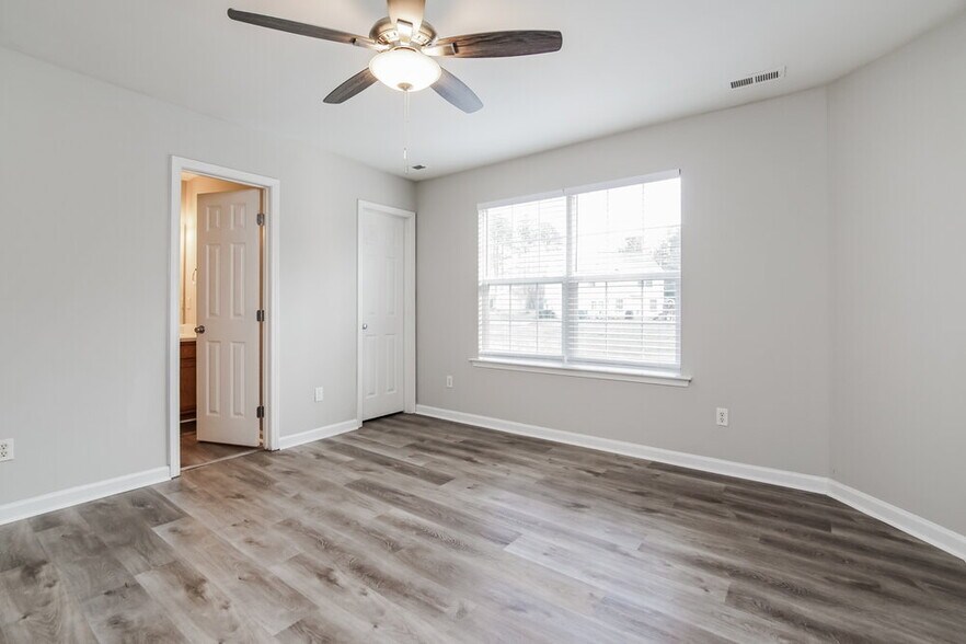 Building Photo - 4009 Laurel Glen Dr