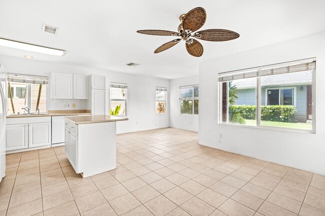 Building Photo - Highly Desired 3 Bedroom, 2.5 Bath Home in Ocean Point!