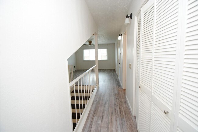 Building Photo - 13507 White Cliff Dr