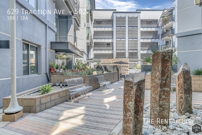 Building Photo - Bright 1 Bed/1 Bath Arts District Condo| S...