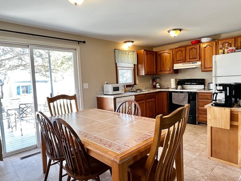 Building Photo - 94 Cottonwood Ln