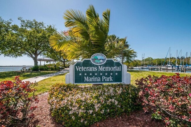 Building Photo - Charming 3BD/2BTH Home with Private Backyard in the Heart of Safety Harbor