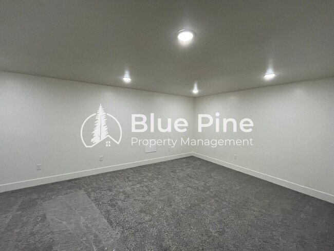 Building Photo - 3095 Disney Dr