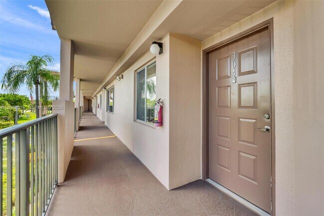 Building Photo - 12651 SW 16th Ct
