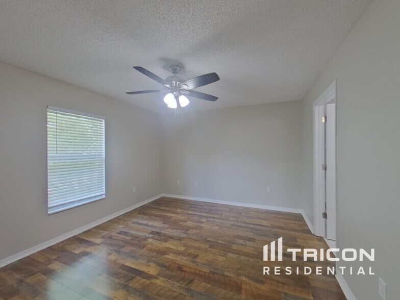 Building Photo - 609 White Oak Way