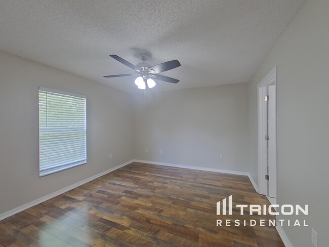 Building Photo - 609 White Oak Way
