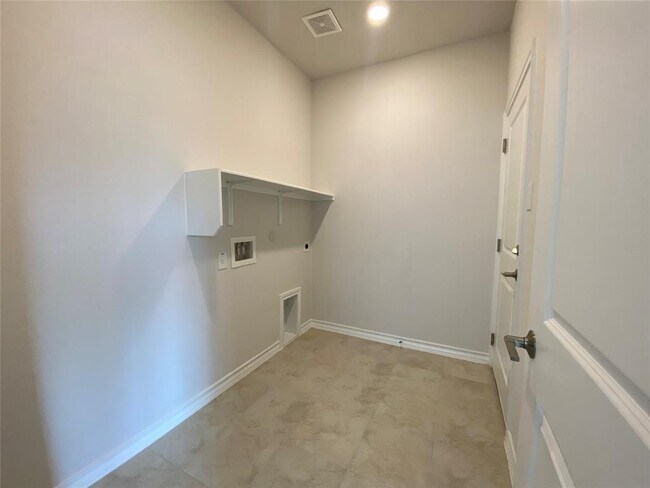 Building Photo - 212 Breccia Trl