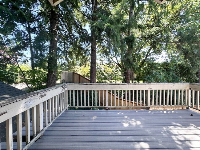 Building Photo - Gorgeous 3 Bed 2 Bath w/ Brand New Deck Patio Home in Cedar Hills! MOVE IN SPECIAL!