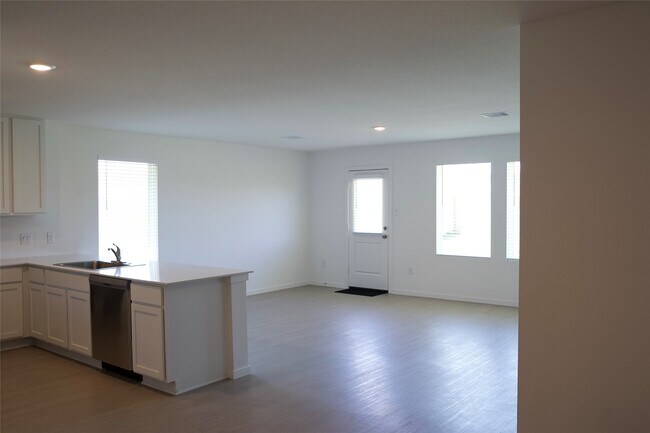 Building Photo - 26614 Pampas Grass Ln