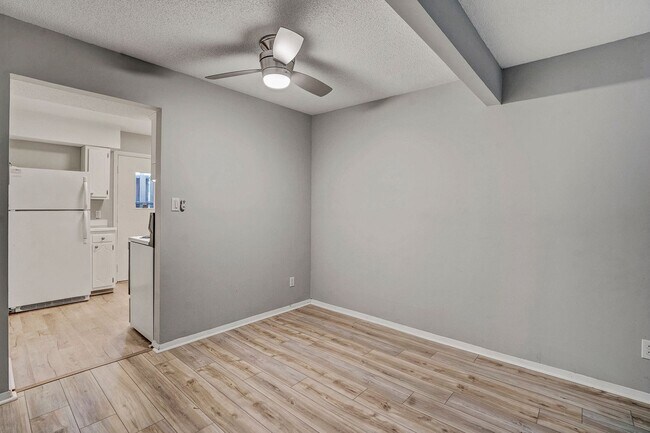 Building Photo - AVAILABLE NOW!! 2 Bedroom 2.5 Bathroom Townhome - Furnished!