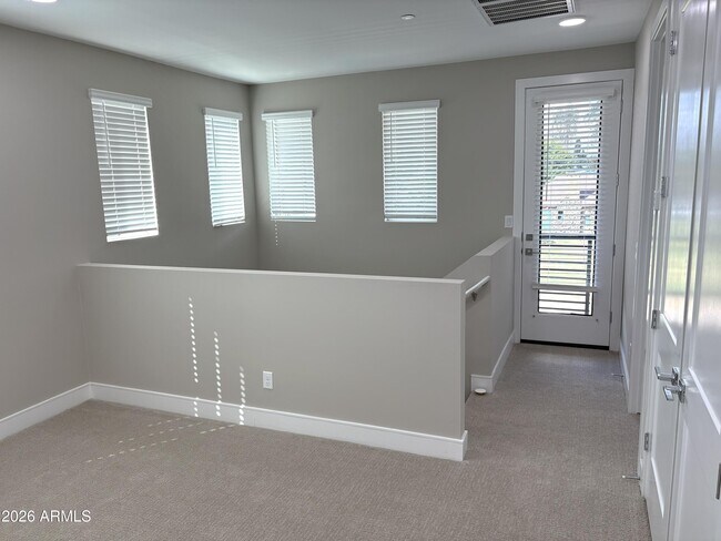 Building Photo - 1019 E Pasadena Ave