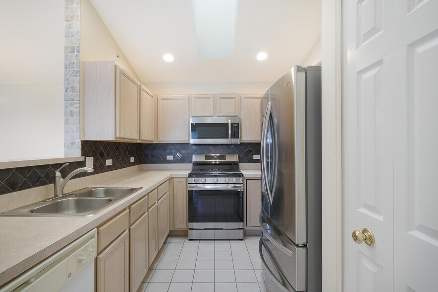 Building Photo - 670 Mill Cir