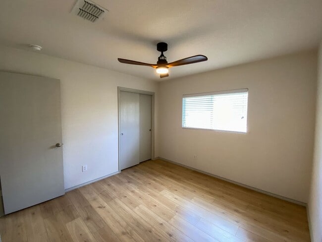 Building Photo - 1 STORY 3 BEDROOM WITH AN OFFICE AND 2 BATHROOM.