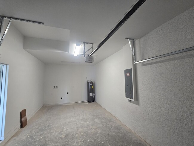 Building Photo - BRAND NEW HOME-2/2/1