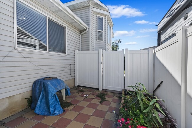 Building Photo - 1613 N 2000 W