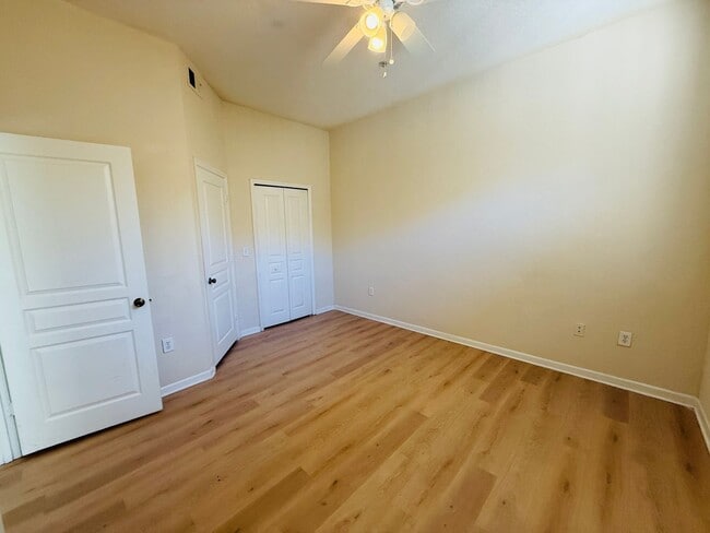 Building Photo - Beautiful Two Bedroom, Two Bath Condo For Rent in New Tampa!