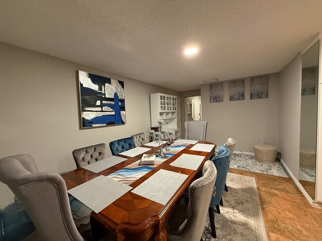 Building Photo - 1709 S Perry Ct