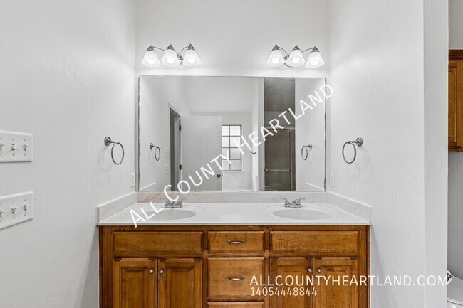 Building Photo - 17025 Canyonwood Ln