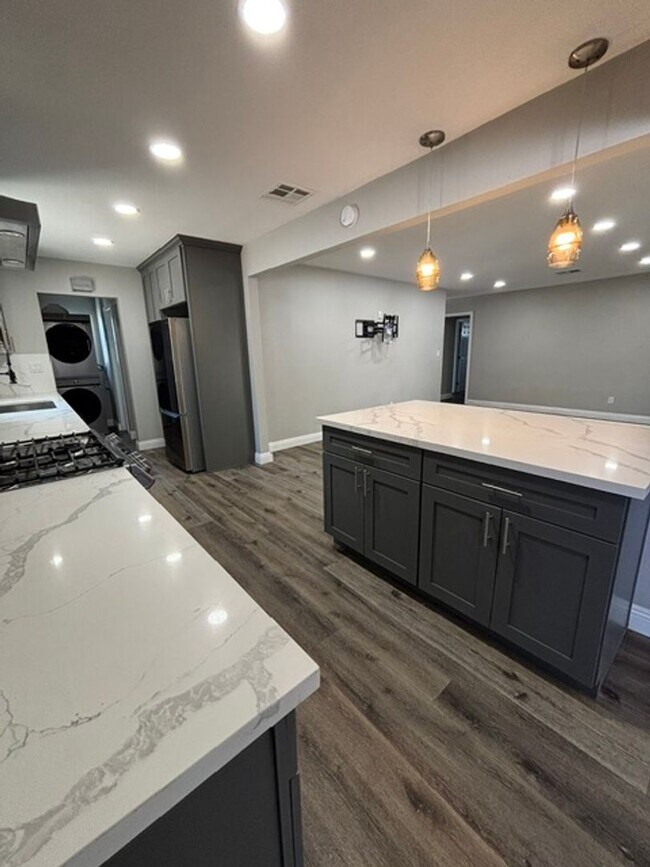 Building Photo - 16025 Pescados Dr