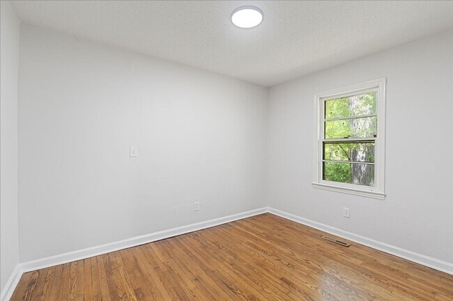 Building Photo - Newly renovated 3bed 1beath for rent!