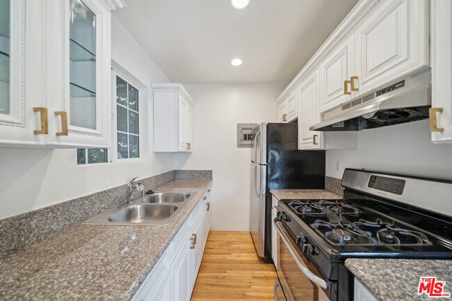 Building Photo - 710 Westmount Dr
