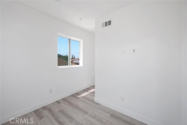 Building Photo - 532 W Vernon Ave