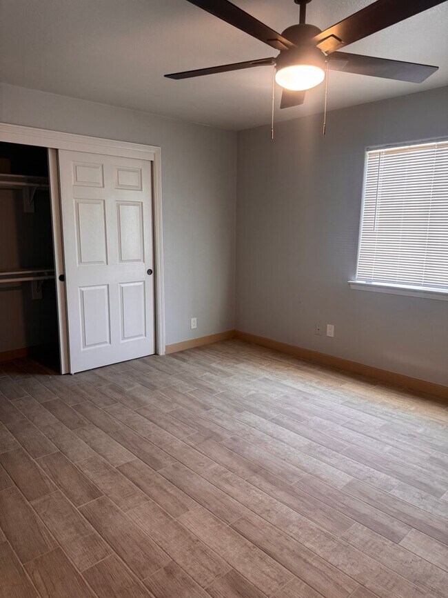Building Photo - Newly Remodeled 2 Bedroom, 2 Bath Back House