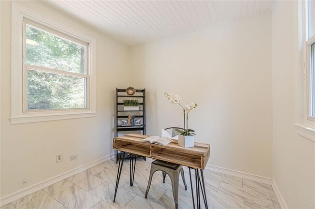 Building Photo - 1226 Thomas Rd